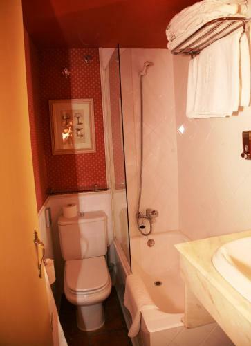 Hotel Almud (.)