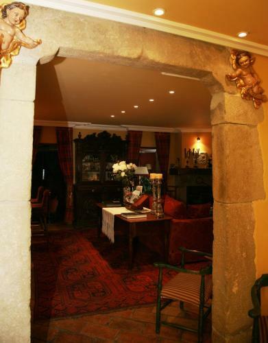 Hotel Almud (.)