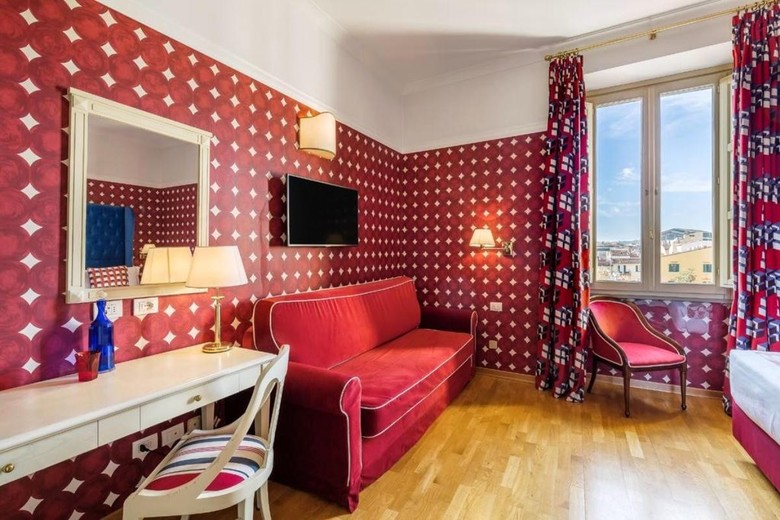 Hotel Room Mate Luca