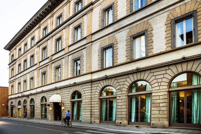 Hotel Room Mate Luca