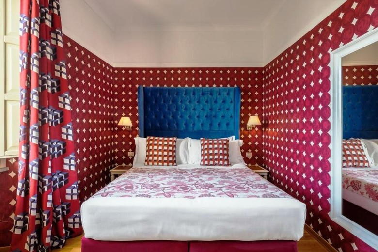 Hotel Room Mate Luca