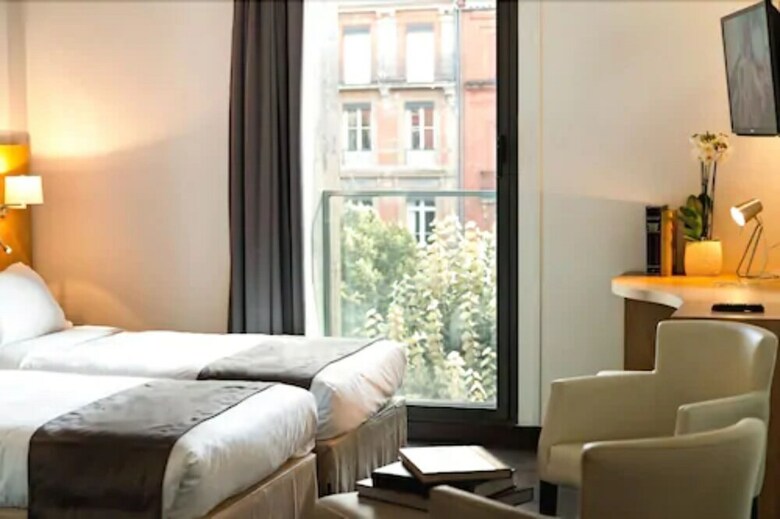 Le Pere Leon Hotel