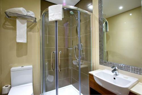 London Court Hotel