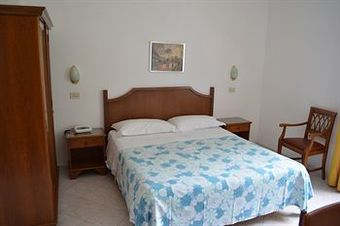 Maronti Hotel