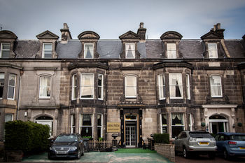 Hostal Alba Hills Guest House