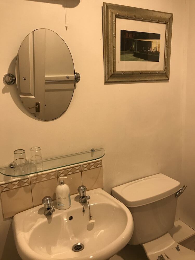 Hostal Alexander Guest House
