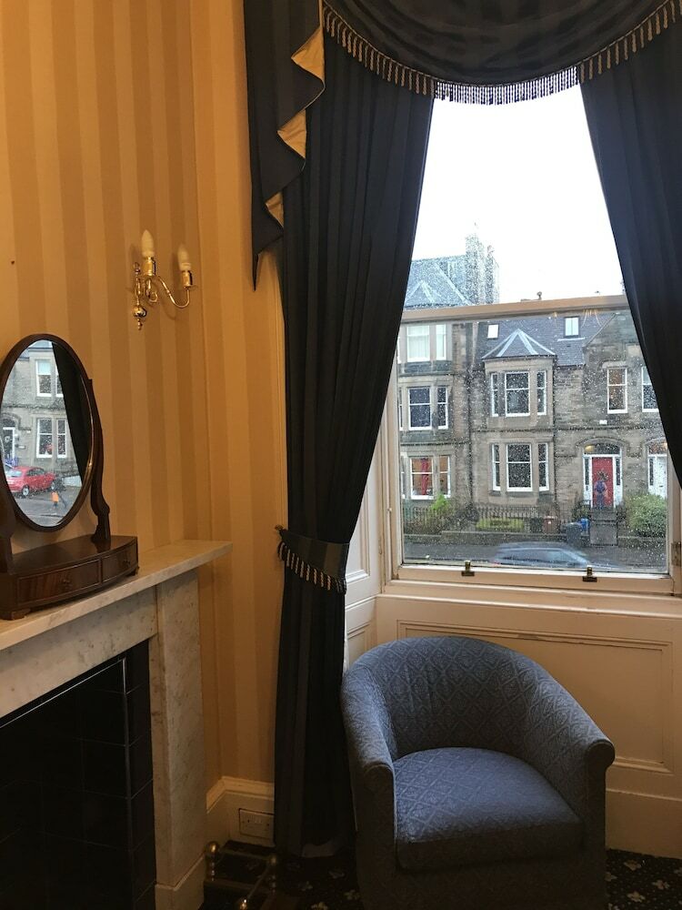 Hostal Alexander Guest House