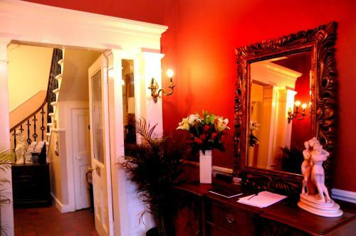 Hostal Balmore Guest House