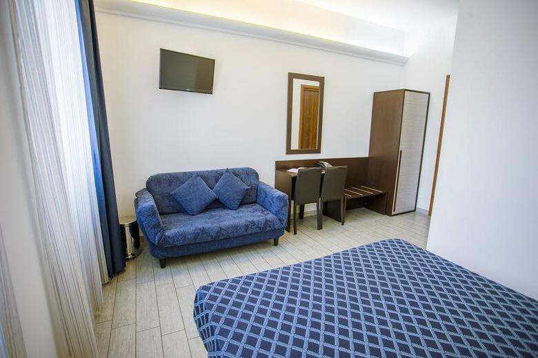 Esco Hotel