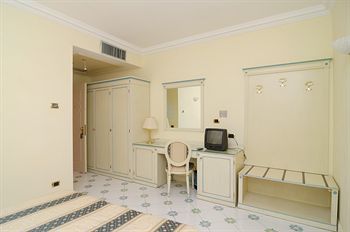 Hotel Flora