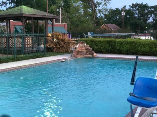 Motel Victorian Inn & Suites