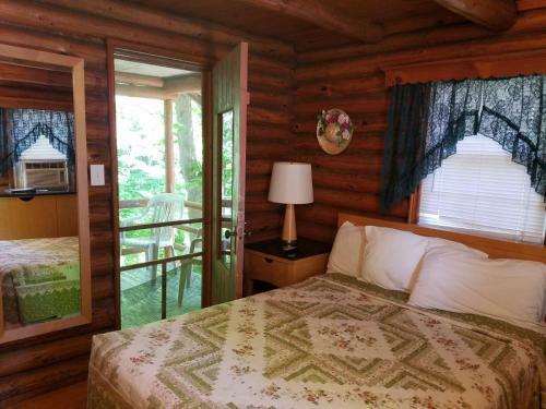 Seven Dwarfs Cabin - On The Brook Cabins