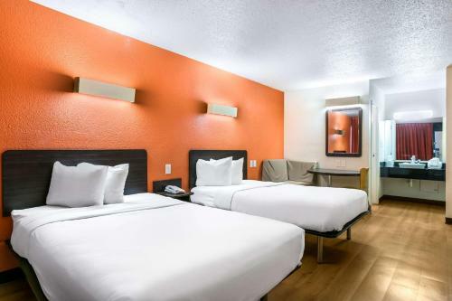 Motel 6 Baltimore Harbor South