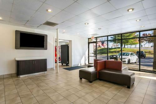 Motel 6 Baltimore Harbor South