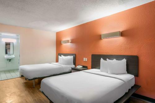 Motel 6 Baltimore Harbor South