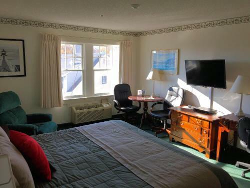 Camden Riverhouse Hotel And Inn