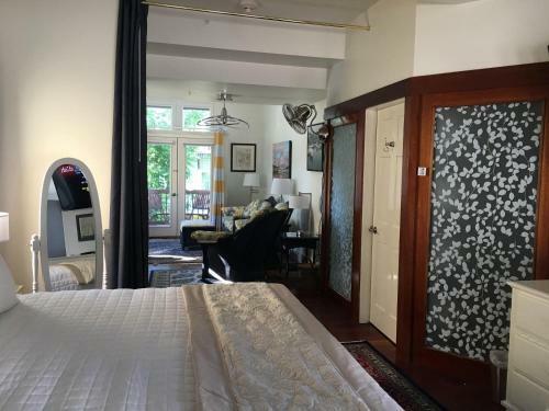 Camden Riverhouse Hotel And Inn