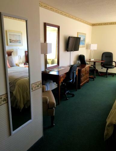 Camden Riverhouse Hotel And Inn