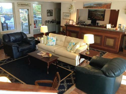 Camden Riverhouse Hotel And Inn