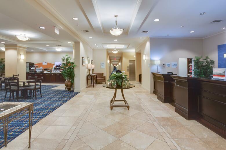 Holiday Inn Express Hotel & Suites Fort Pierce West