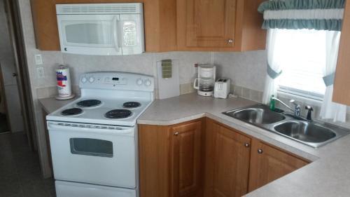 Lodge Road Runner Travel Resort