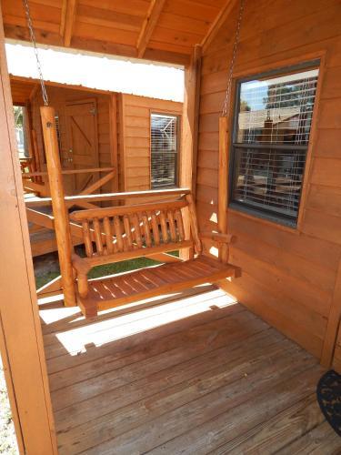 Lodge Road Runner Travel Resort