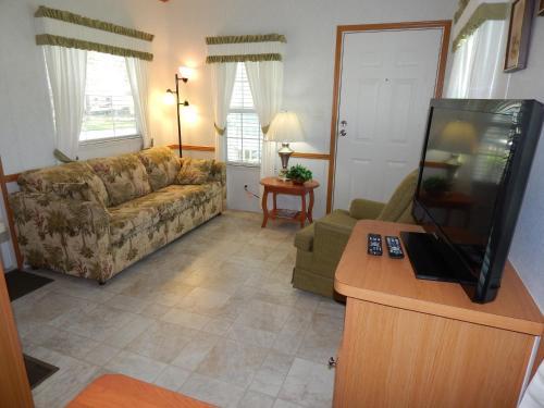 Lodge Road Runner Travel Resort