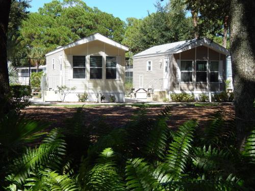 Lodge Road Runner Travel Resort
