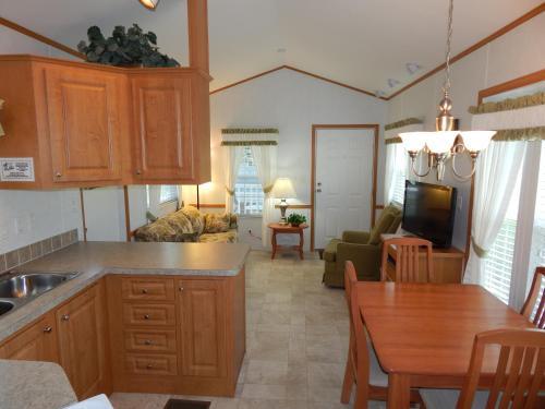 Lodge Road Runner Travel Resort