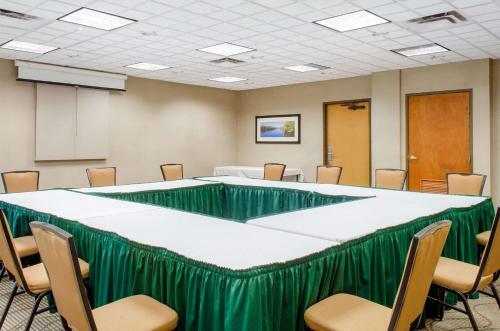 Hotel Comfort Inn & Suites