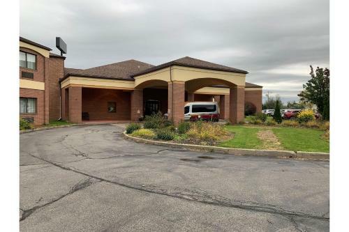 Hotel Comfort Suites Buffalo Airport