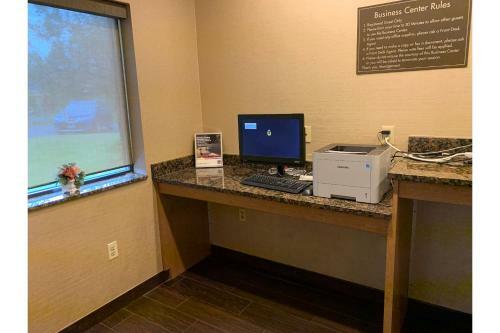 Hotel Comfort Suites Buffalo Airport