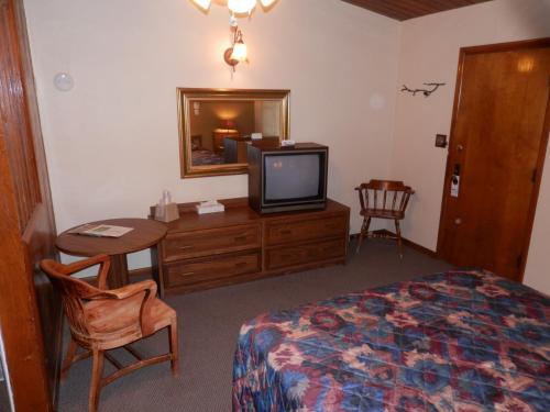 San Juan Motel & Cabins