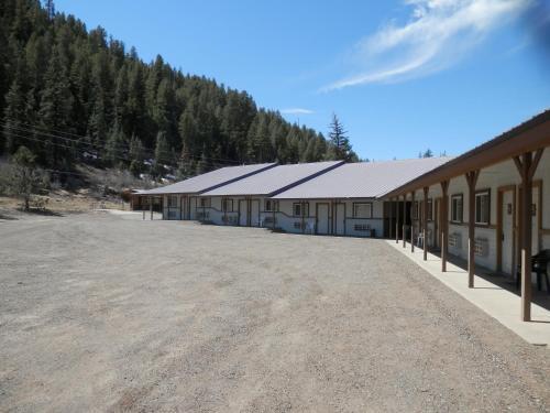 San Juan Motel & Cabins