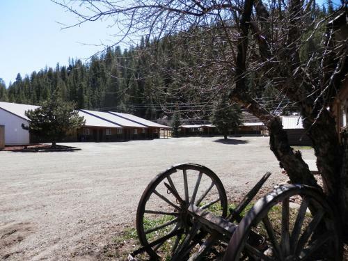 San Juan Motel & Cabins