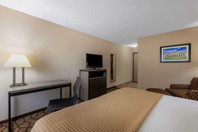 Hotel Baymont Inn & Suites Lawrence