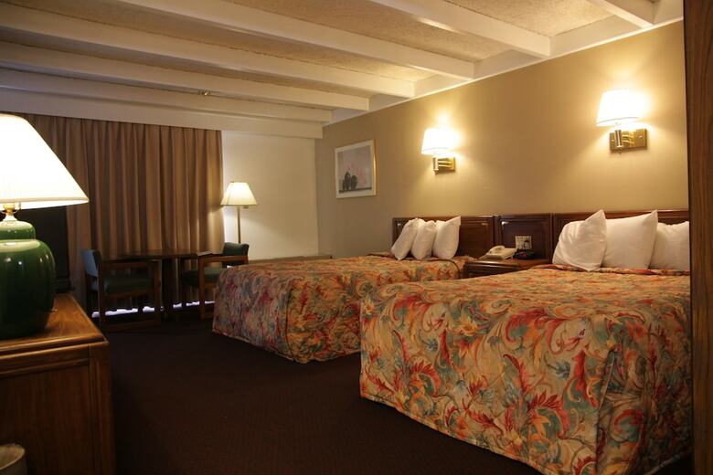 Hotel New Stanton Garden Inn