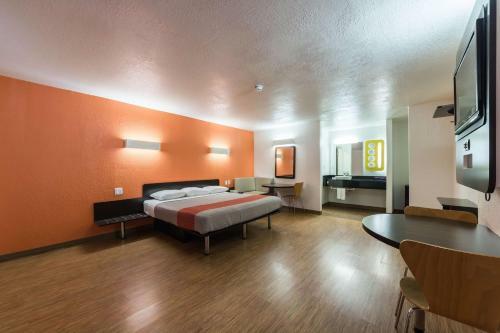 Motel 6 Uvalde