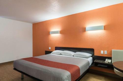 Motel 6 Uvalde