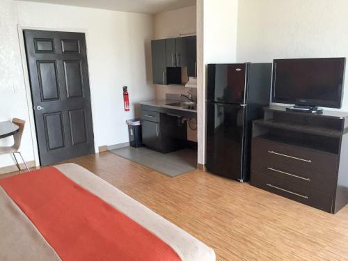 Motel 6 Uvalde