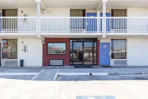 Motel 6 Uvalde