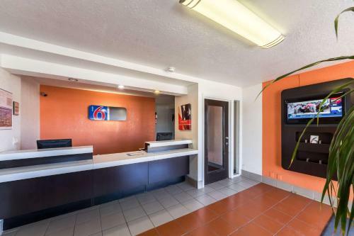 Motel 6 Uvalde