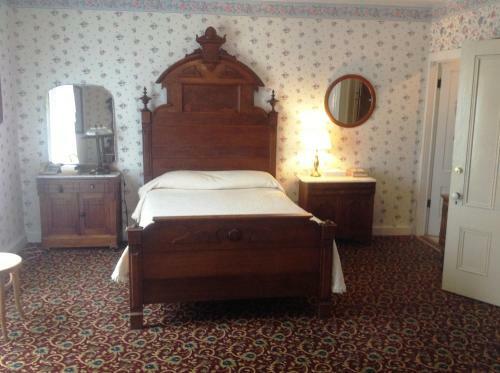 Posada Bridgeport Inn