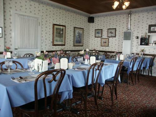 Posada Bridgeport Inn