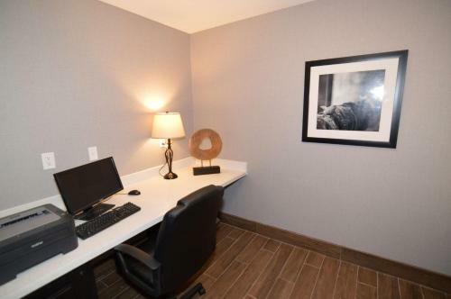 Holiday Inn Express Hotel & Suites Liberal