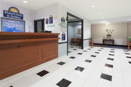 Hotel Days Inn & Suites Cambridge