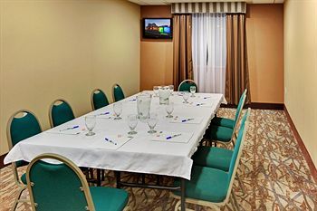 Holiday Inn Express Hotel & Suites Hamburg
