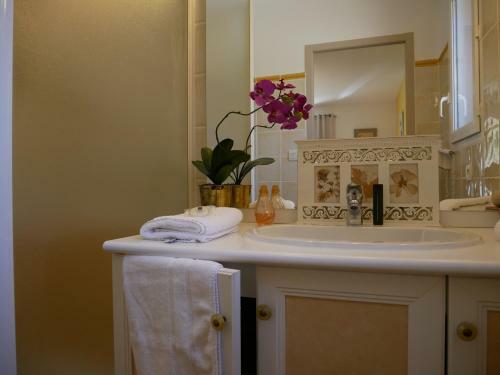 Hotel La Petite Auberge De Roussillon