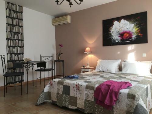 Hotel La Petite Auberge De Roussillon