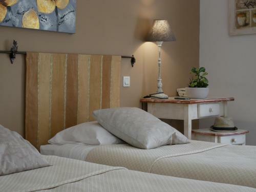 Hotel La Petite Auberge De Roussillon